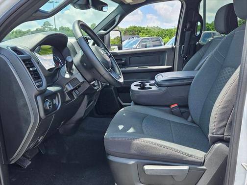 2025 RAM 3500 Tradesman Crew Cab 4x4 8' Box