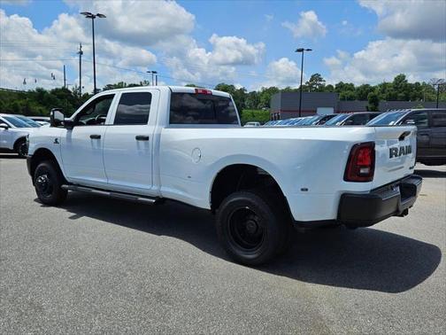 2025 RAM 3500 Tradesman Crew Cab 4x4 8' Box