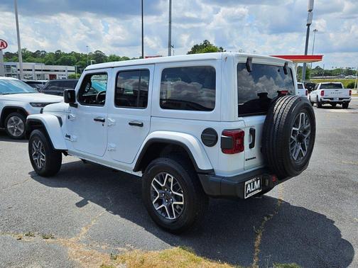 2025 Jeep Wrangler 4-Door Sahara 4x4