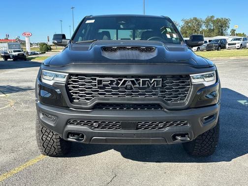 Diamond Black Crystal Pearlcoat 2026 RAM 1500 RHO Crew Cab 4x4 5'7' Box