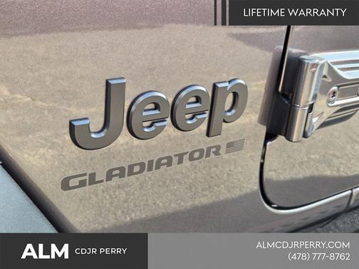 Granite Crystal Metallic Clearcoat 2026 Jeep Gladiator Sport