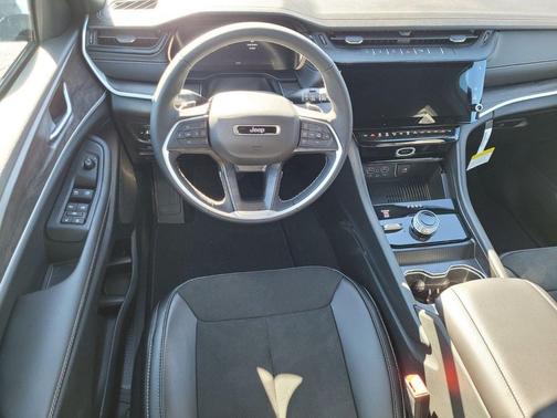 2026 Jeep Grand Cherokee Altitude