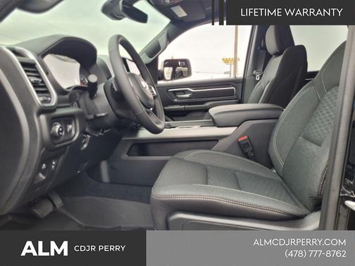 Diamond Black Crystal Pearlcoat 2026 RAM 1500 Big Horn/Lone Star