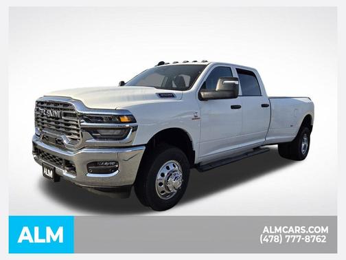 Bright White Clearcoat 2026 RAM 3500 Tradesman Crew Cab 4x4 8' Box