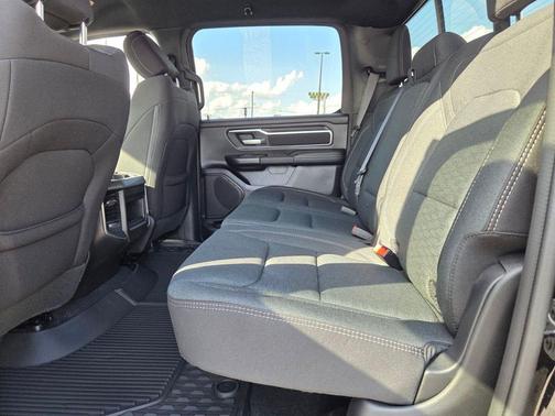 Diamond Black Crystal Pearlcoat 2026 RAM 1500 Big Horn/Lone Star