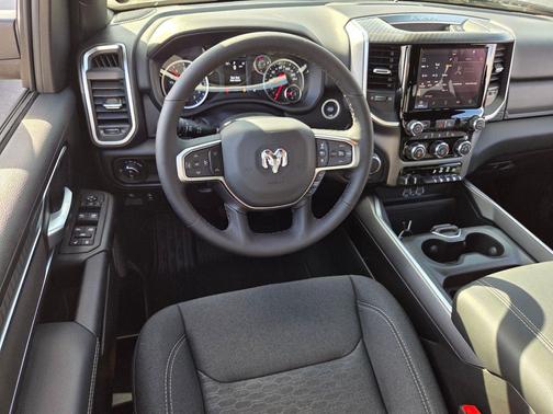 Diamond Black Crystal Pearlcoat 2026 RAM 1500 Big Horn/Lone Star