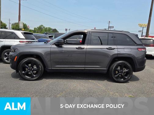 Baltic Gray Metallic Clearcoat 2024 Jeep Grand Cherokee Altitude