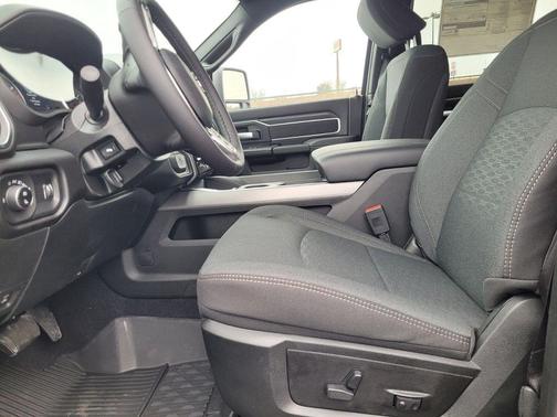 2026 RAM 2500 Big Horn Crew Cab 4x4 6'4' Box