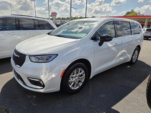 Bright White Clearcoat 2026 Chrysler Pacifica L