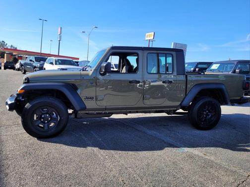 2026 Jeep Gladiator Sport