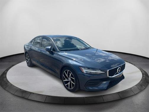 2020 Volvo S60 T5 Momentum