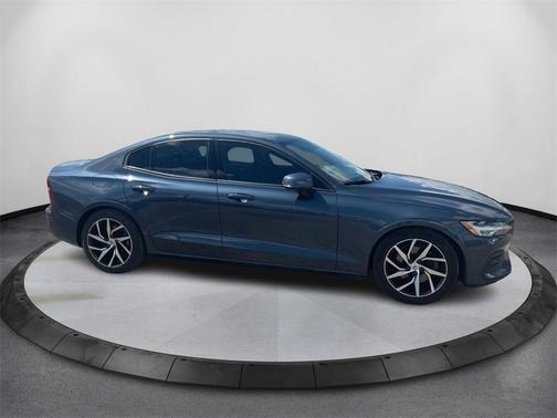 2020 Volvo S60 T5 Momentum