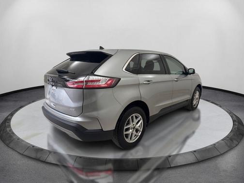 Silver Metallic 2023 Ford Edge SEL