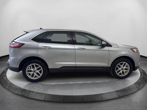 Silver Metallic 2023 Ford Edge SEL