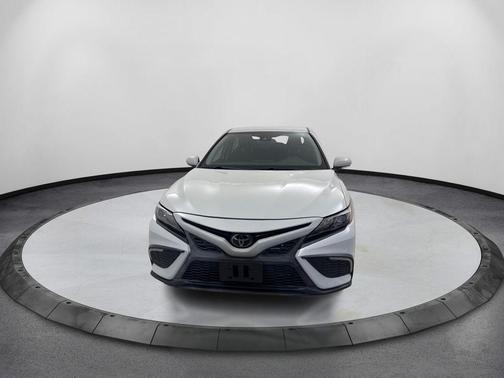 Ice 2023 Toyota Camry SE