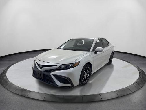 Ice 2023 Toyota Camry SE