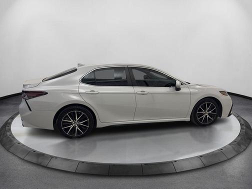 Ice 2023 Toyota Camry SE