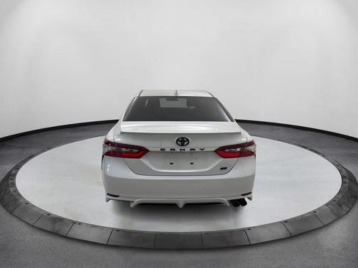 Ice 2023 Toyota Camry SE