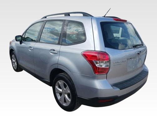 Ice Silver Metallic 2015 Subaru Forester 2.5i