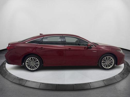 Pearl 2019 Toyota Avalon Hybrid Limited
