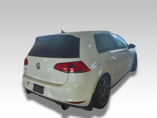 2016 Volkswagen Golf GTI 2.0T SE w/Performance Package 4-Door