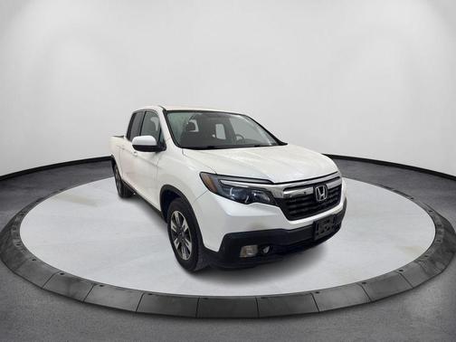 White 2017 Honda Ridgeline RTL