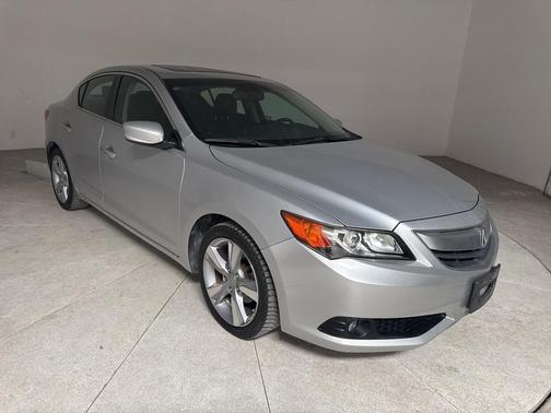 2013 Acura ILX 2.0L w/Premium Package
