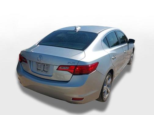 2013 Acura ILX 2.0L w/Premium Package