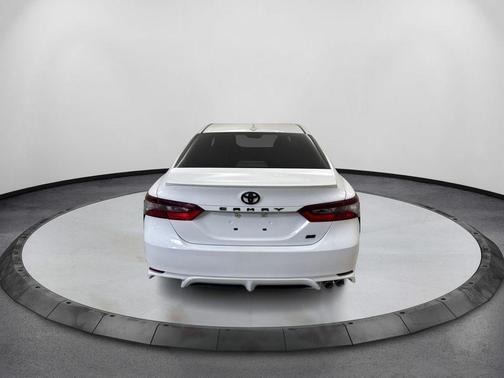 Ice 2023 Toyota Camry SE