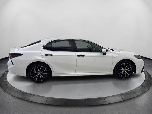 Ice 2023 Toyota Camry SE