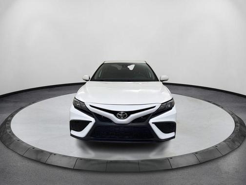 Ice 2023 Toyota Camry SE