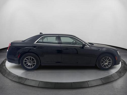 Gloss Black 2018 Chrysler 300 Touring