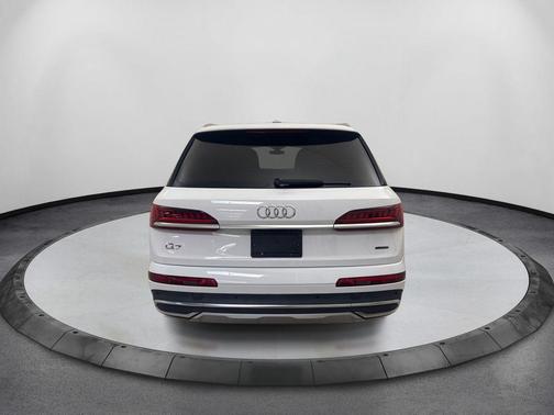 Carrara White 2022 Audi Q7 55 Premium Plus