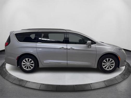 2019 Chrysler Pacifica Touring-L