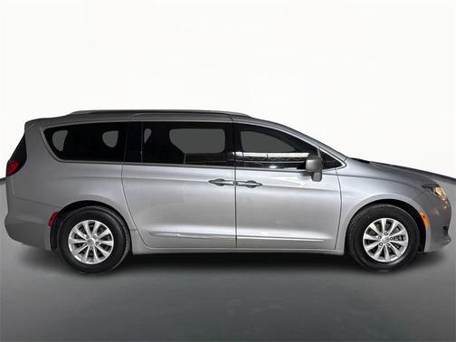 2019 Chrysler Pacifica Touring-L
