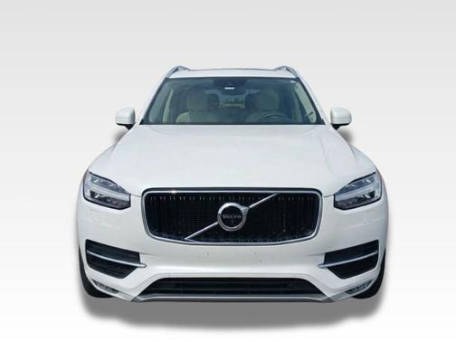 Crystal White Pearl 2019 Volvo XC90 T5 Momentum