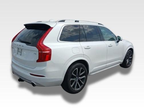 Crystal White Pearl 2019 Volvo XC90 T5 Momentum