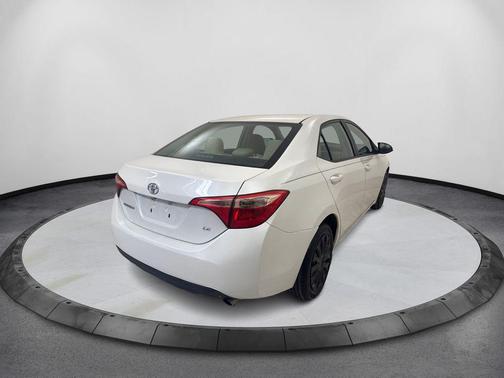 Blizzard Pearl 2017 Toyota Corolla LE