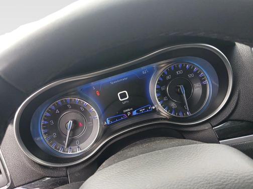 Bright White Clearcoat 2023 Chrysler 300 Touring