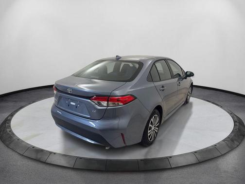 Blizzard Pearl 2020 Toyota Corolla LE