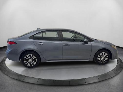 Blizzard Pearl 2020 Toyota Corolla LE