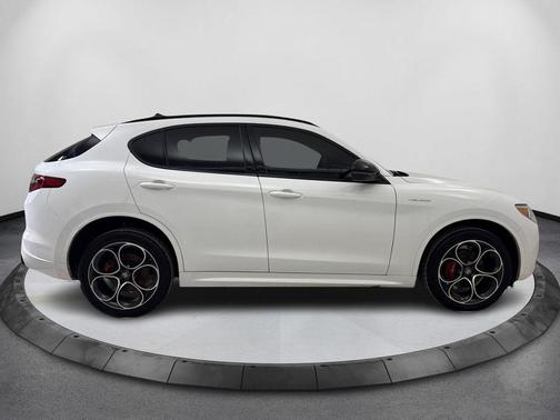 2022 Alfa Romeo Stelvio Veloce