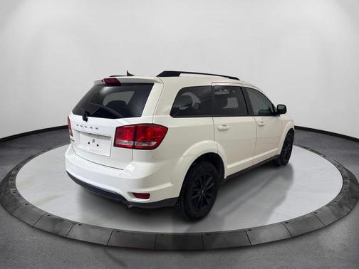 Vice White 2019 Dodge Journey SE