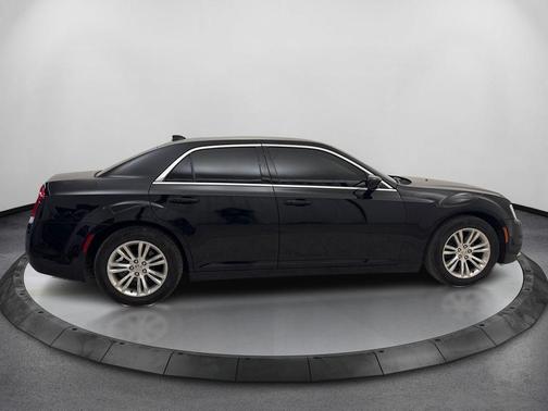 Gloss Black 2018 Chrysler 300 Touring