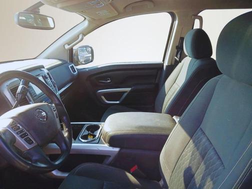 2018 Nissan Titan SV