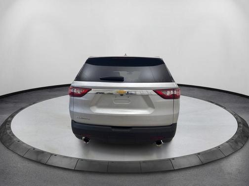 Silver Ice Metallic 2020 Chevrolet Traverse LS