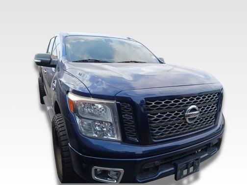 2017 Nissan Titan SV