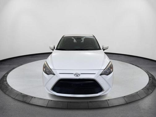 White 2018 Toyota Yaris iA Base
