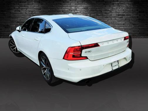 2018 Volvo S90 T5 Momentum