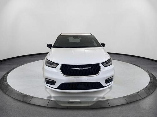 Bright White Clearcoat 2025 Chrysler Pacifica Select